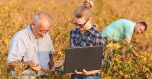 Leia mais sobre o artigo Como a educação digital no agronegócio pode ajudar produtores rurais?