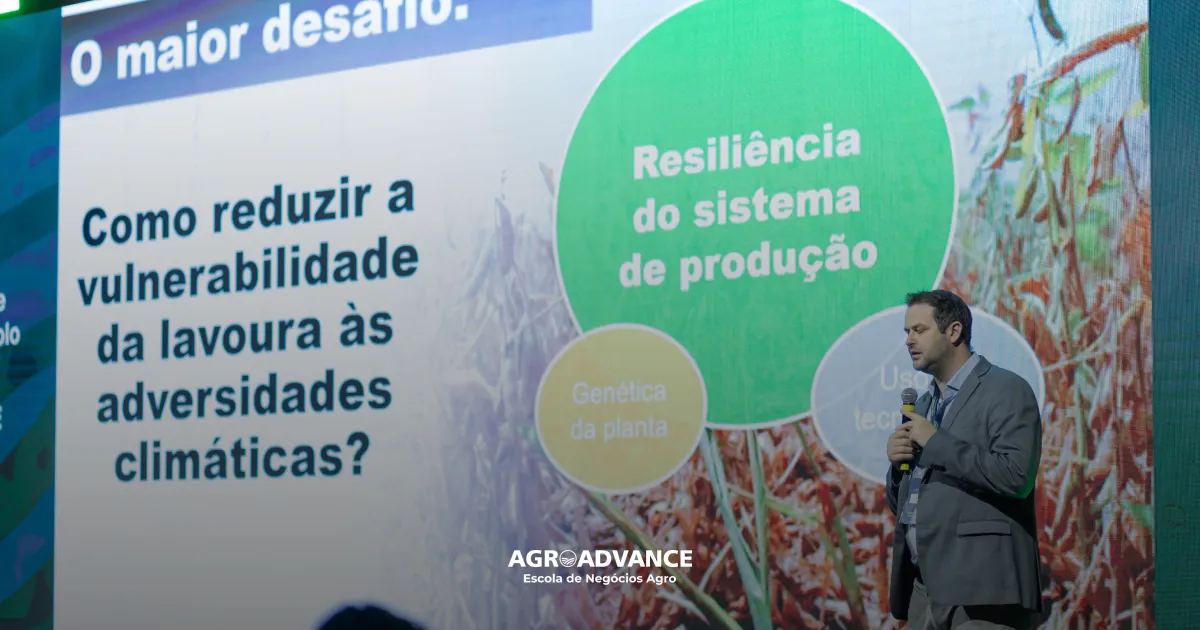Professor Maurício Cherubin falando da evolução verde resiliência dos sistemas produtivos